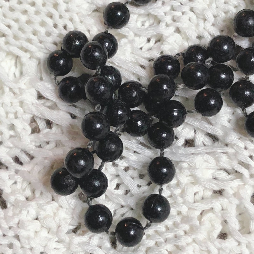 Vintage Costume Jewelry Black Beaded Plastic Long Necklace - Picture 3 of 6